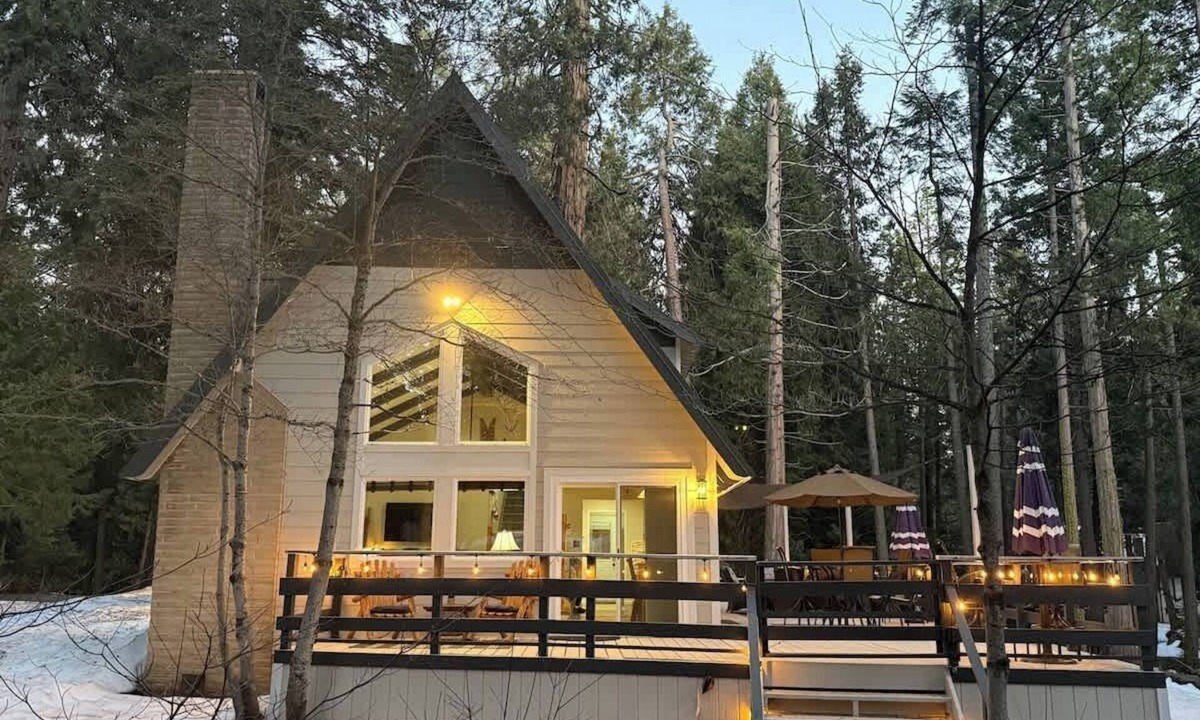 Sierra Cedars Cabin | Peaceful Shaver Lake Mountain Retreat with Deck & Forest Views