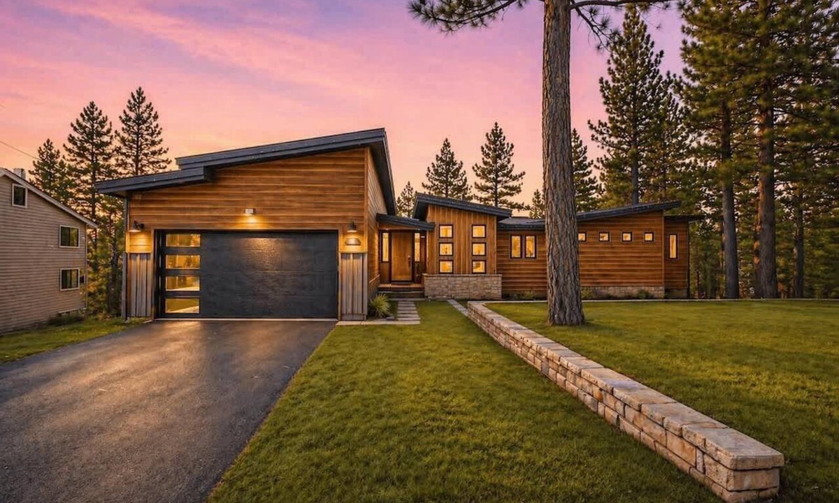 Montgomery Estates Cabin | PeakView Tahoe:Hot Tub, New Luxury, Game Room, A/C
