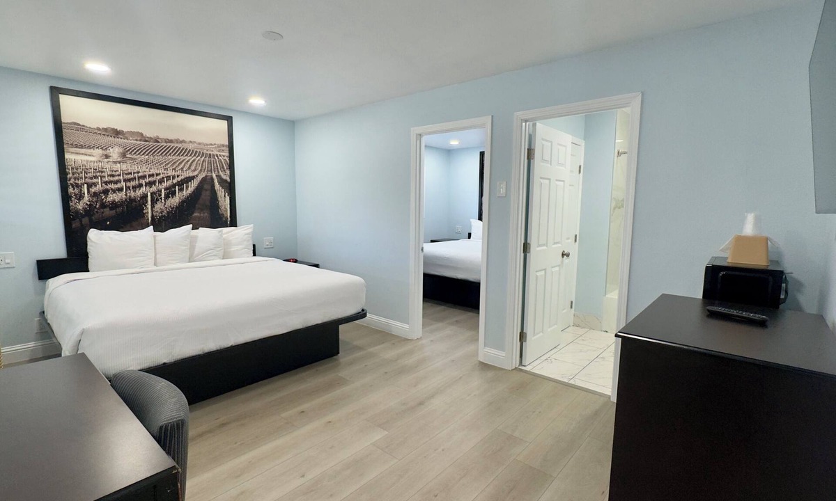 Munras Avenue Hotel | Pelican Inn Monterey