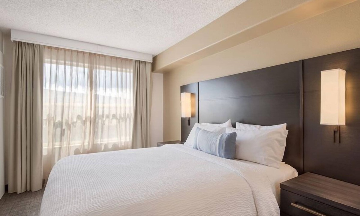 Reno/Tahoe Airport Hotel | Perfect for Meetings! 3 Modern Units, near Reno-Tahoe International Airport