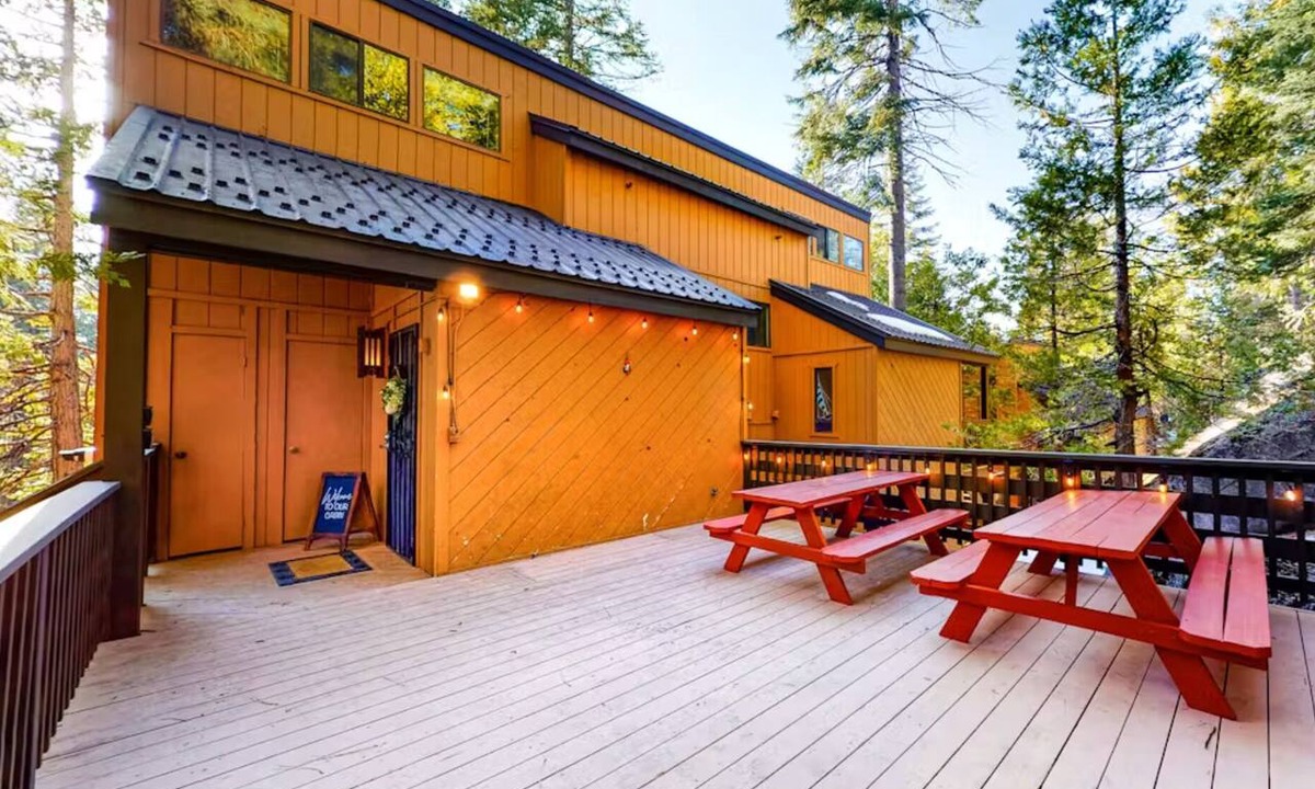 Shaver Lake Condo | Pet Friendly Condo w/Hot Tub in Shaver Lake