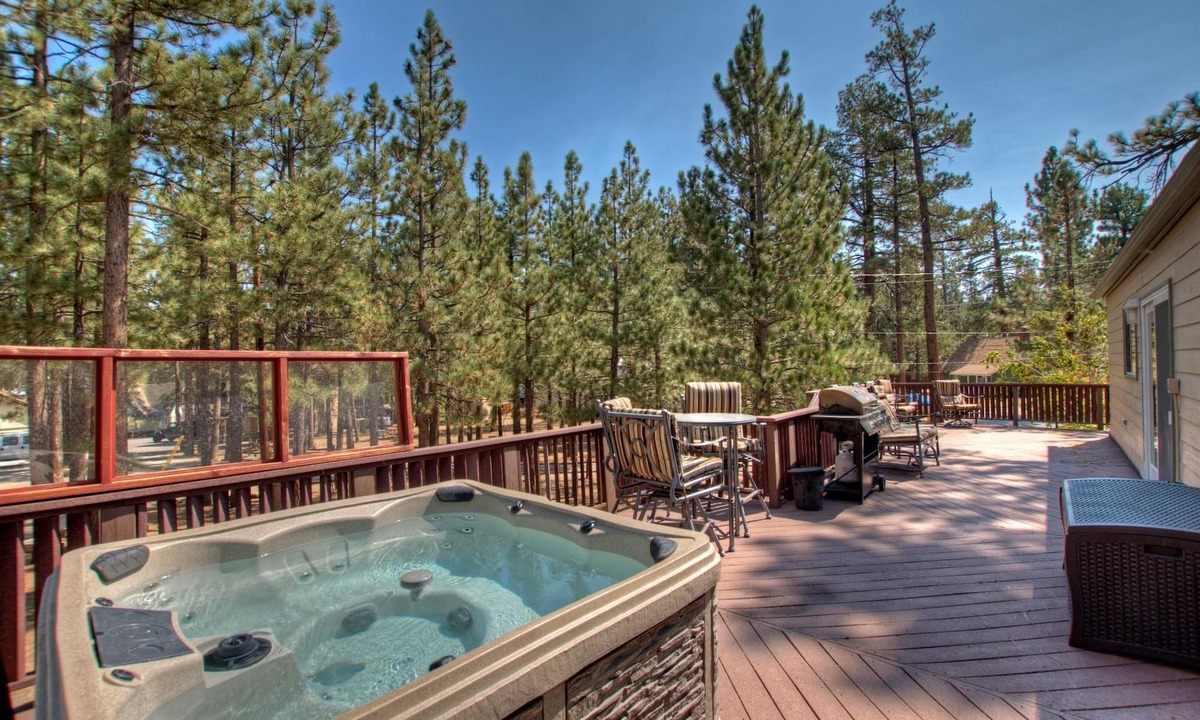 Big Bear Lake Cabin | PET FRIENDLY! Expansive Game Room with Pool Table, Ping Pong, Air Hockey & more! HOT TUB! Walk to Lake!