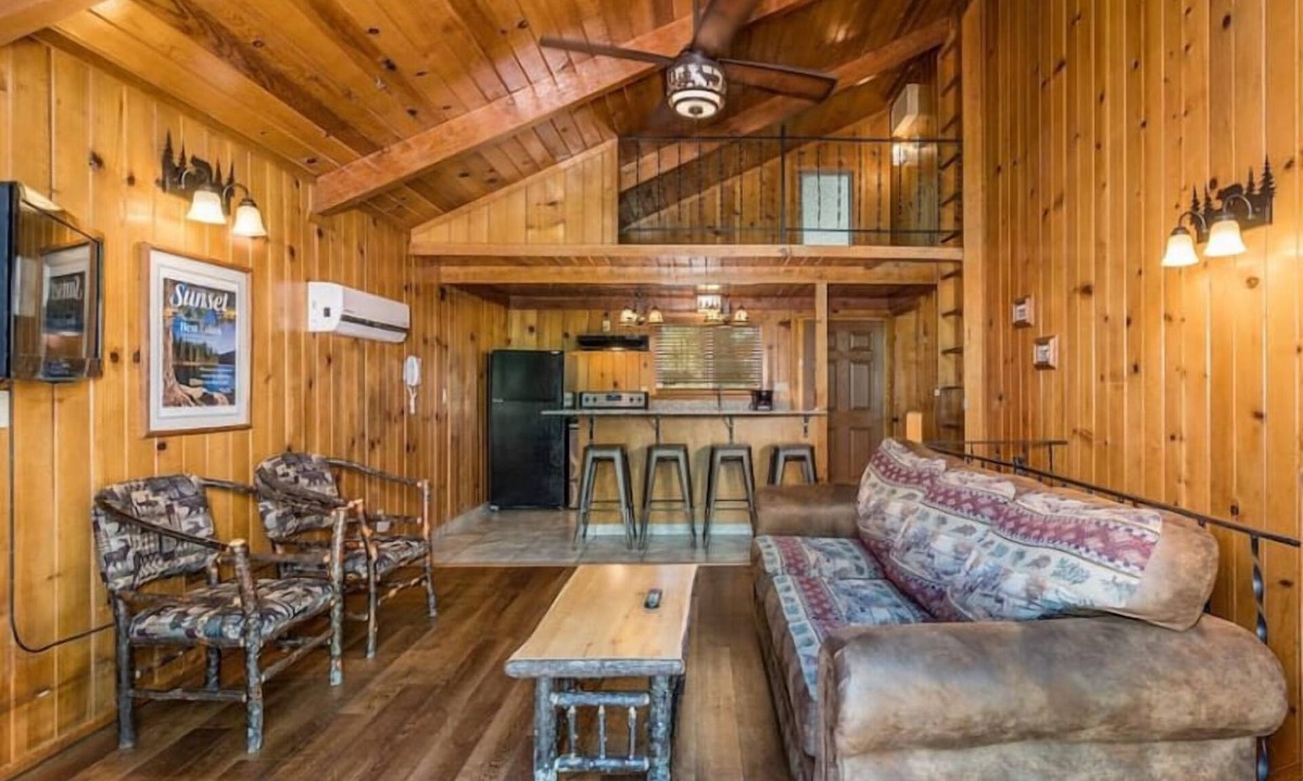 Bass Lake Hotel | Pet-Friendly Mountain Retreat by Bass Lake near Yosemite