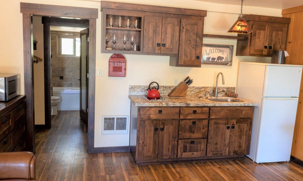 Tahoe Vista Cabin | Pet Friendly One Bedroom