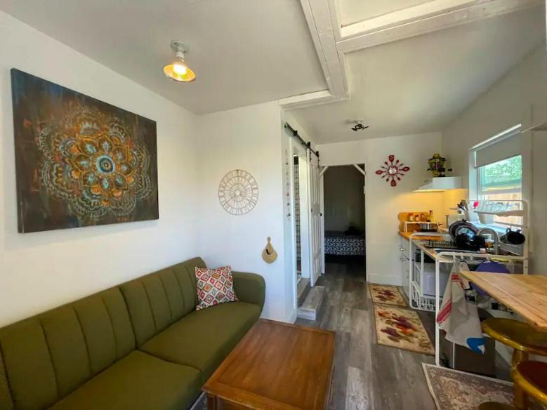 Bodfish House | Petite Guesthouse with Kitchenette and Private Bathroom