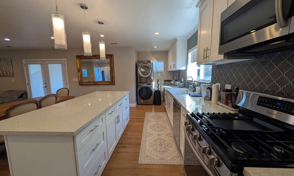 Encino Village House | Phenomenal modern 3-bedroom 2-bathroom house with AC & Pool in Encino Village.