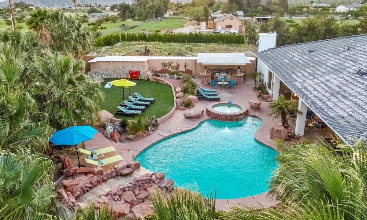 Desert Hot Springs Villa | Pickle+Basketball|Billiards|9bdr+6bath|Saltwater