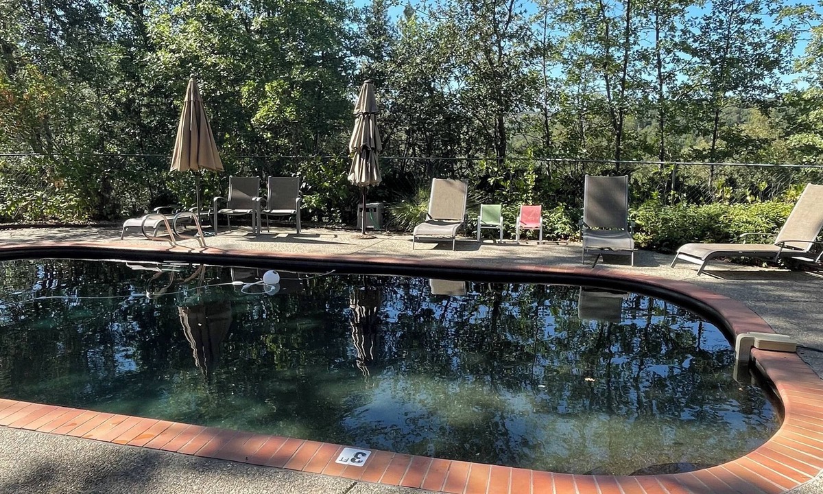 Midpines House | Pine Bluff House-Heated Pool, Peace and Privacy now with Solar Energy