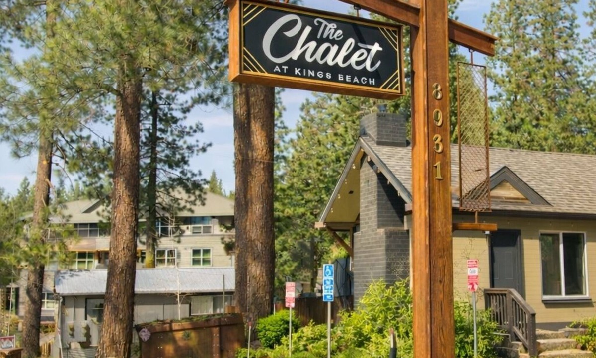 Kings Beach Ski Chalet | Pleasant hotel with lakeview, golf, skiing, WiFi, & Netflix
