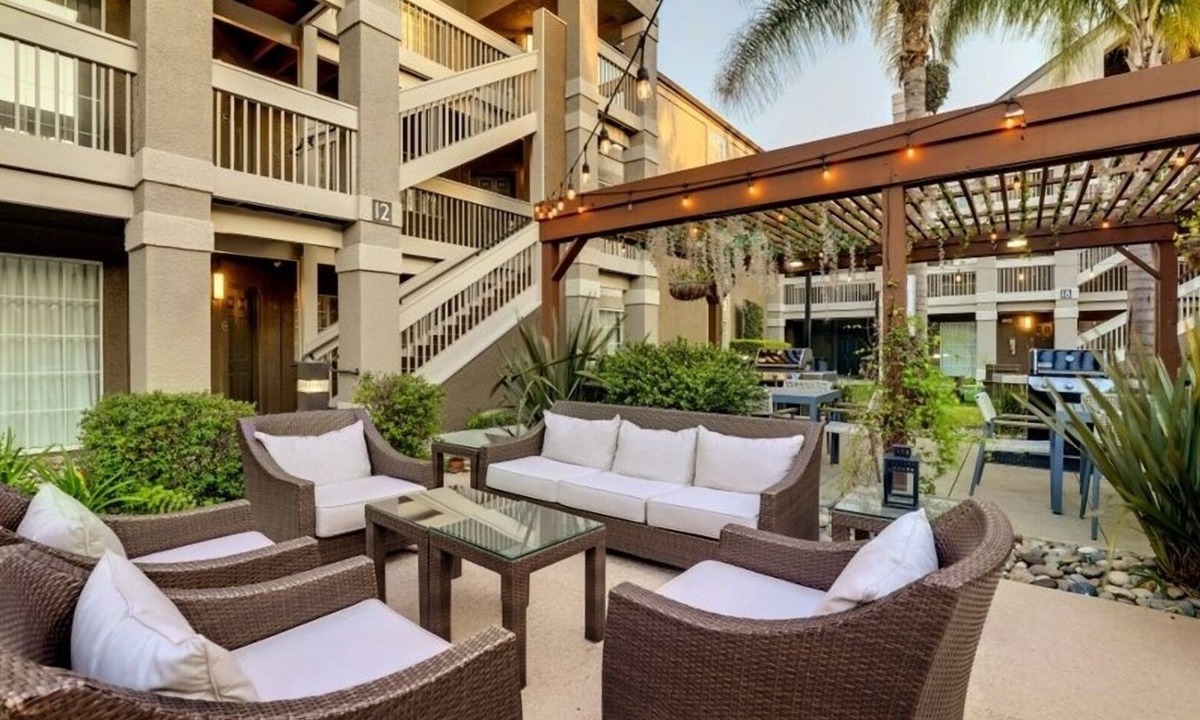 Sunnyvale Hotel | Pleasant Stay! 2 Large 1BR Suites with Kitchens, Pet-friendly, Outdoor Pool!