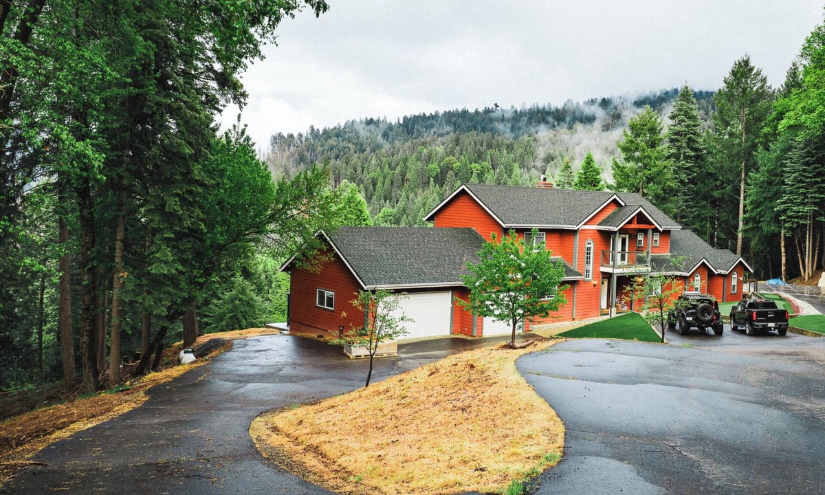 Pollock Pines House | Pollock Pines, Sly Park, Sauna, Hot Tub, Pool Table, BBQ, Deck
