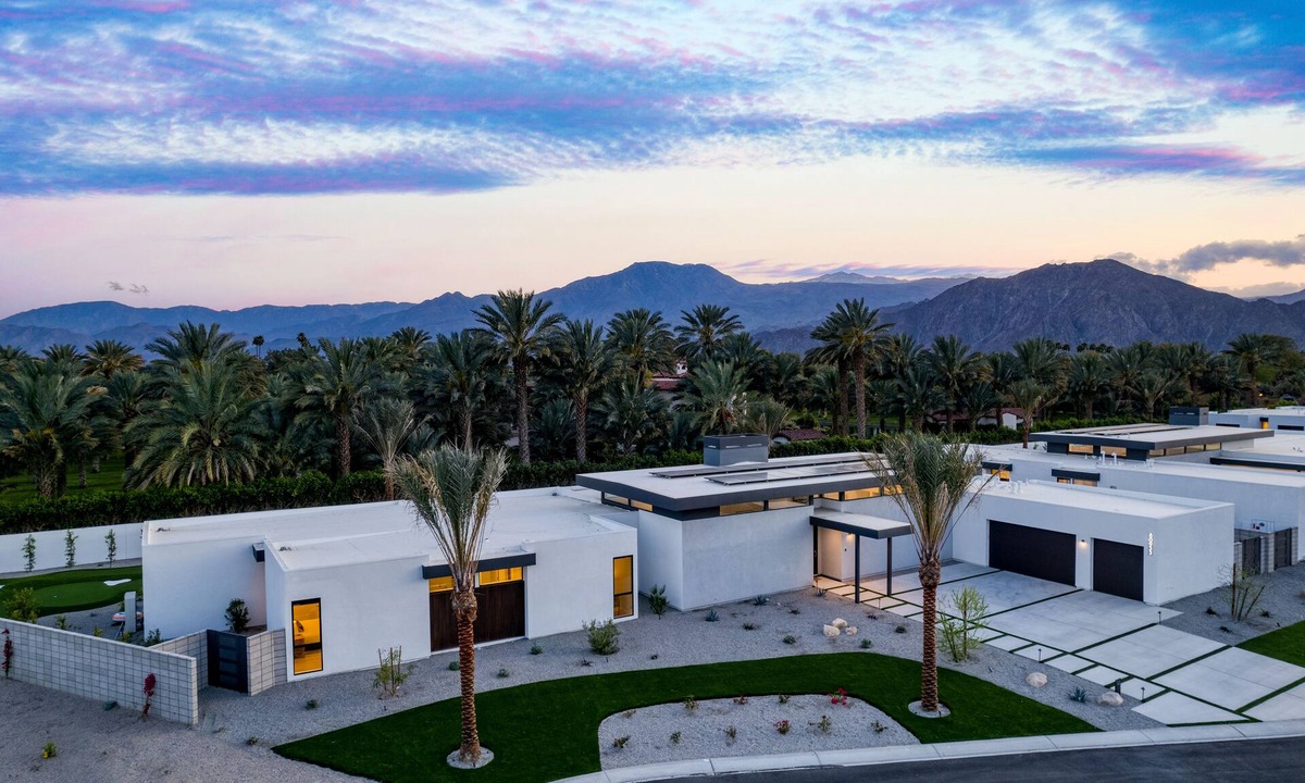 La Quinta House | Polo Villa Aura | 2 Homes | Pickleball, Putting Green | Sleeps 32