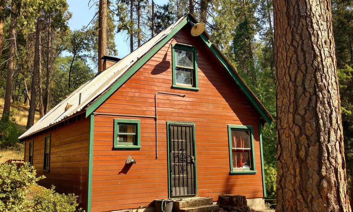 Pinehurst Cabin | Ponderosa Cabin ~ rustic comfort + WiFi by Sequoia & Kings Canyon National Parks