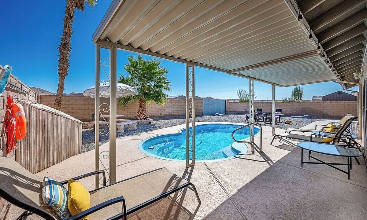 Bullhead City House | Pool Home w/Private Launch Ramp Access, Indoor Hot Tub, BBQ & Dog Friendly