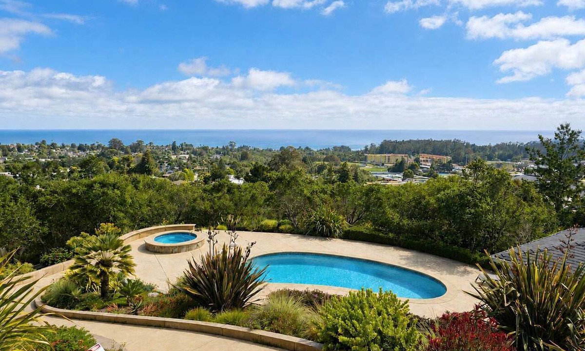 Aptos House | Pool Sea and Sunshine