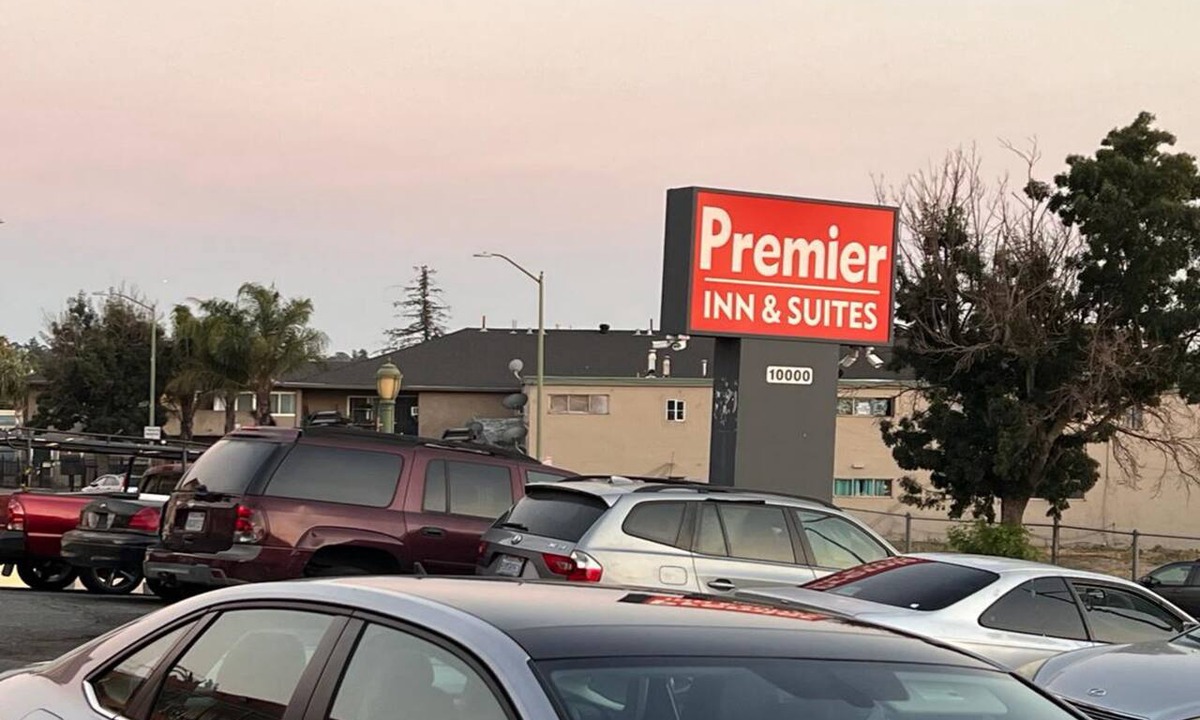 Oakland Hotel | Premier Inn & Suites