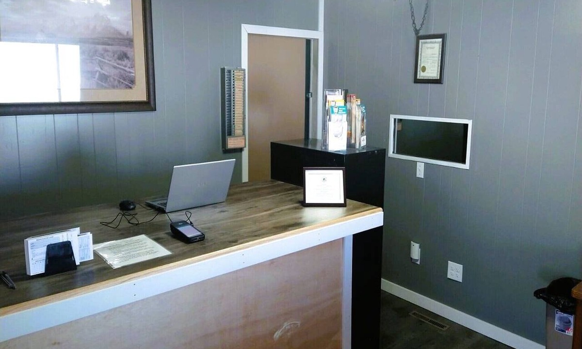 Shoshoni Apartment | Premium 2 Full Bed with Kitchenette