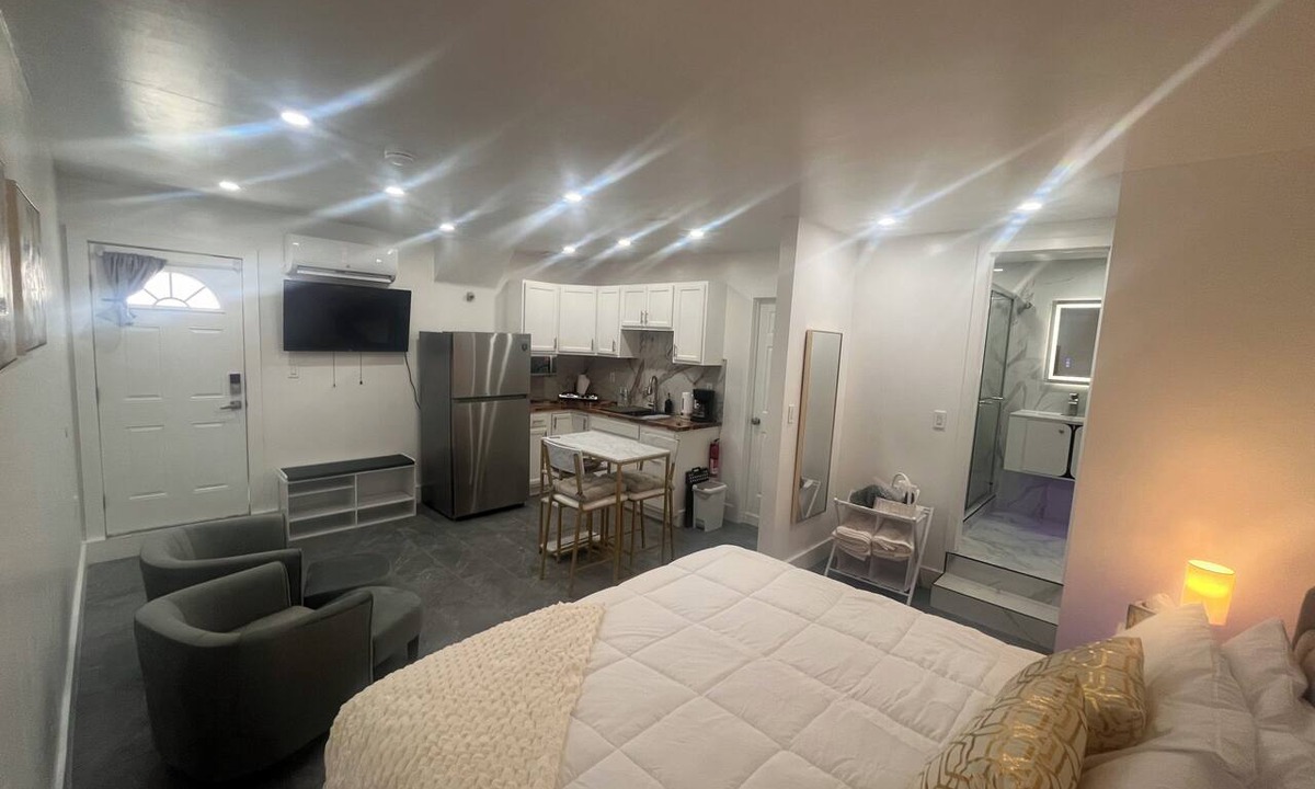 Paradise Valley Apartment | Prime location Studio,King Bed,Filtered shower,Near Airport Las Vegas Blvd