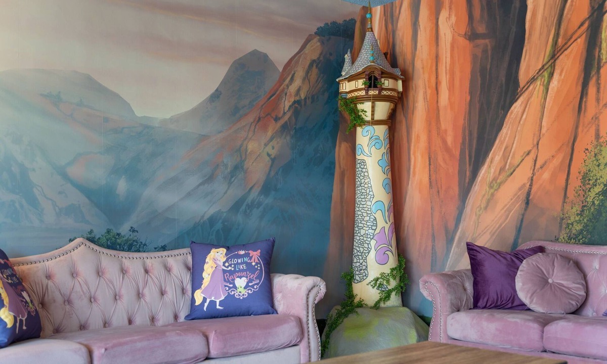 Southwest Anaheim House | Princess Palace: Arcade, Pool, Playground, Pretend City, Golf, & more!