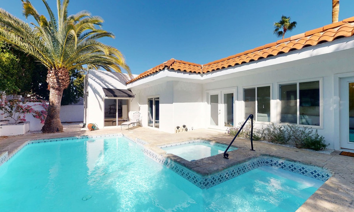 The Mesa House | Private Desert Gem W/Private Pool/Spa, Gourmet Kitchen & More - Dogs OK