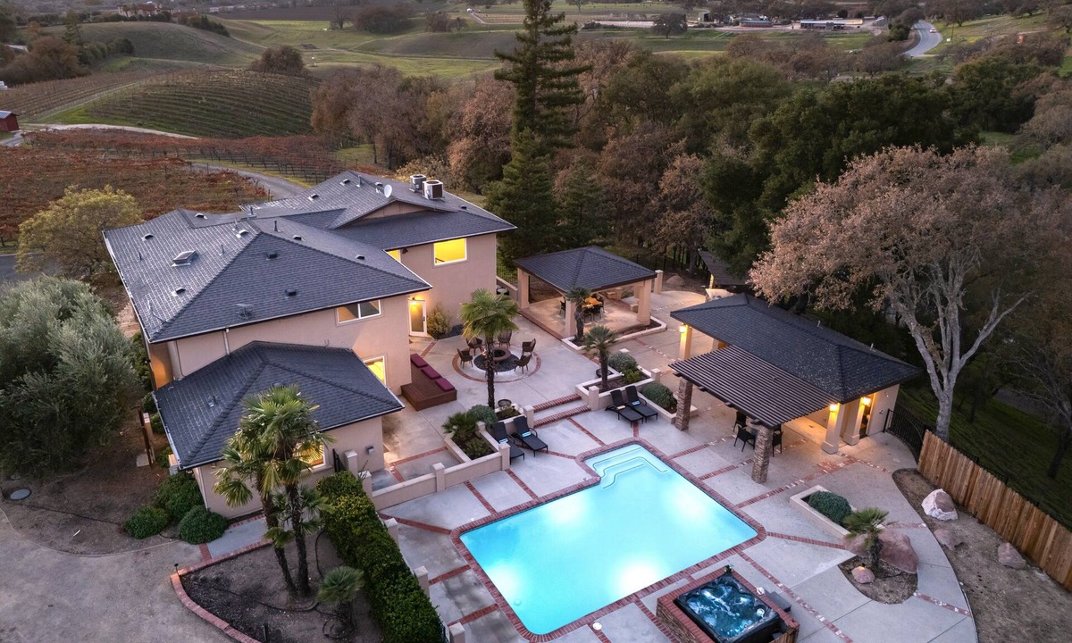 Paso Robles Wine Country House | Private Dual Homes | Pool + Firepit | El Pomar Estate - Barn & Main House