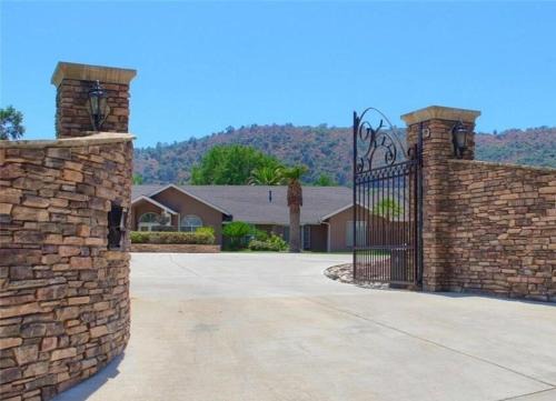 Oakhurst House | Private mountain retreat with pool and mini-golf