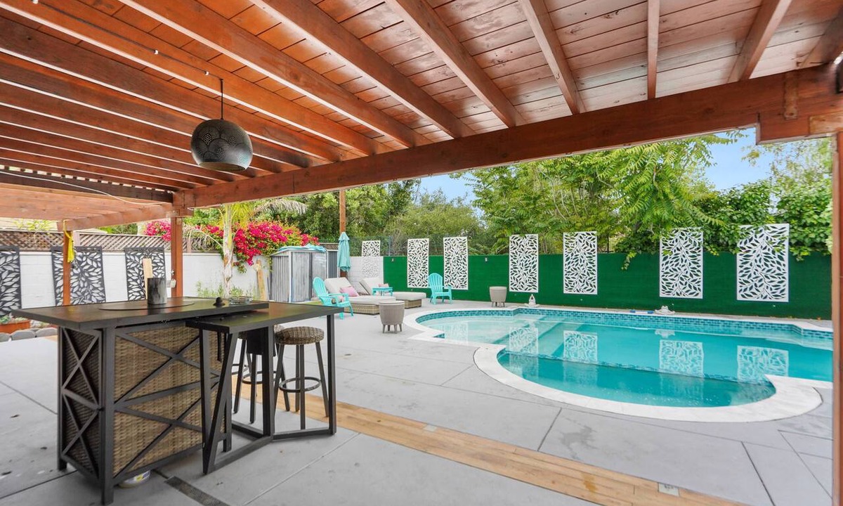 Valley Glen House | Private Pool and Dog Friendly Near Universal Studios