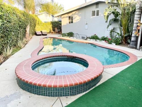 Winnetka House | Private pool spa 3BR home for families Sleeps 10
