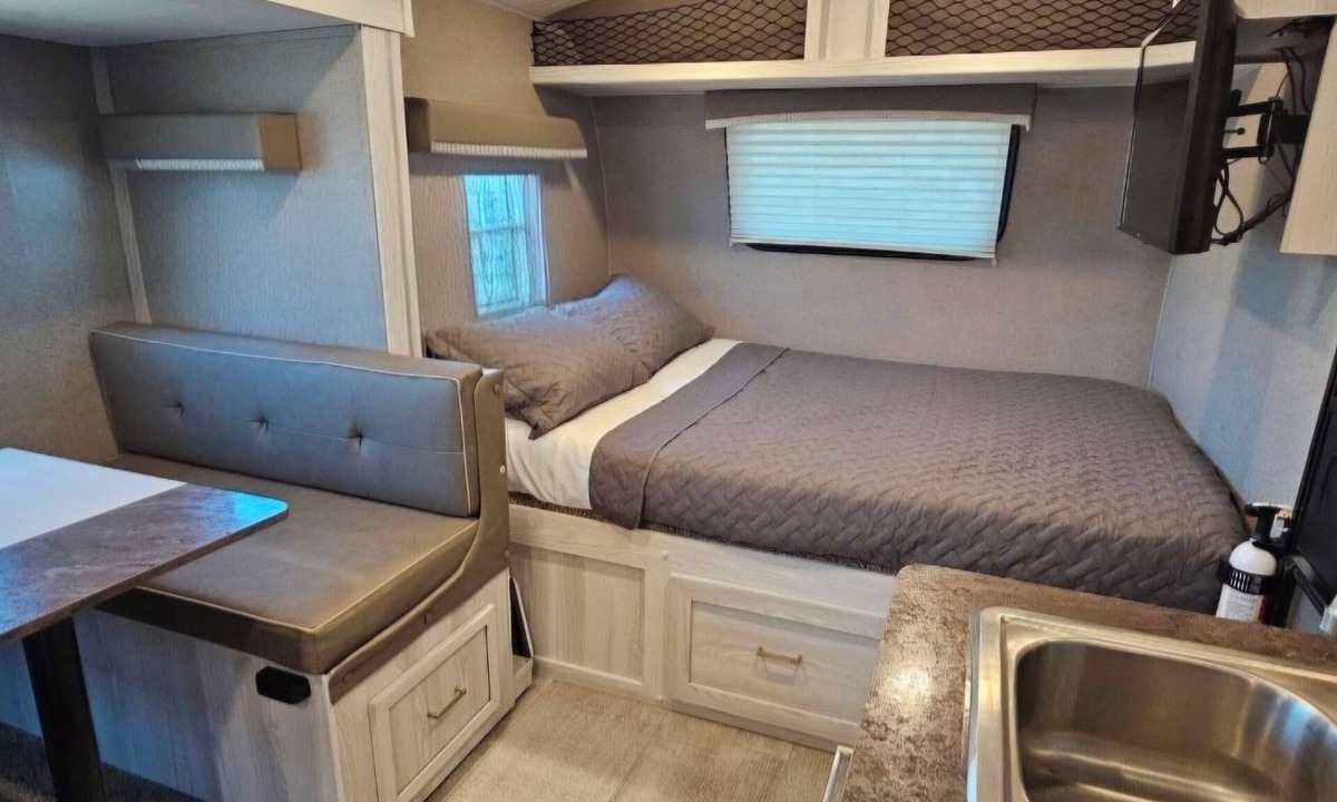 Hanford House | Private Unit w 2 Bath/ Patio
