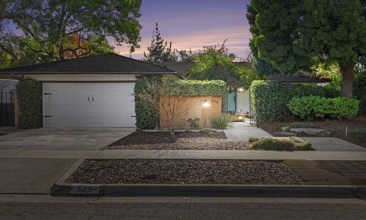 Fresno House | Professionally cleaned home in one of Fresno's most storied neighborhoods