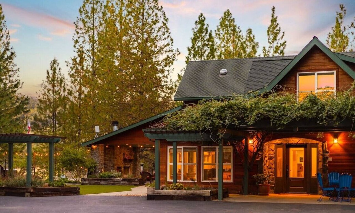 Groveland House | Quail Crossing Lodge: Yosemite Boutique Retreat