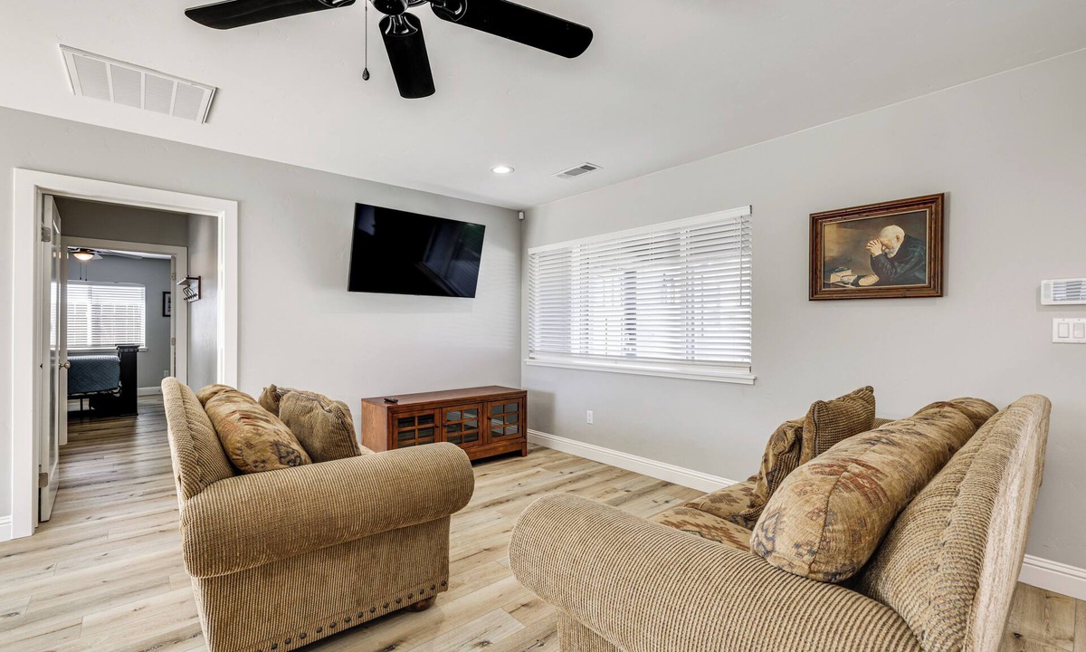 Hughson House | Quaint Hughson Vacation Rental, Walk to Downtown!