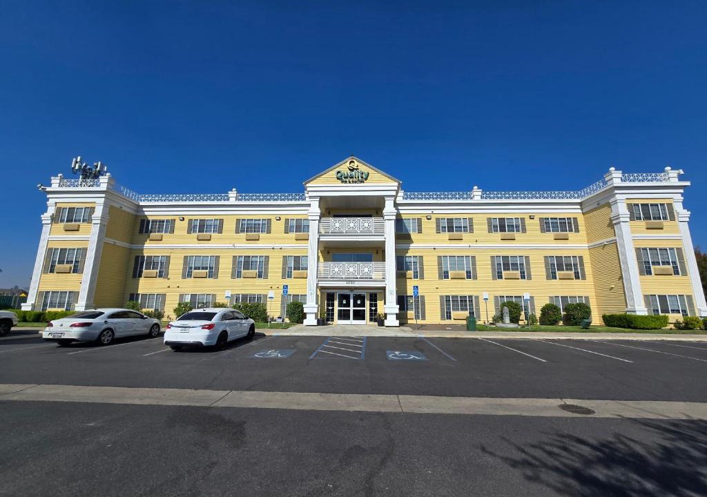 Tulare Hotel | Quality Inn & Suites Tulare