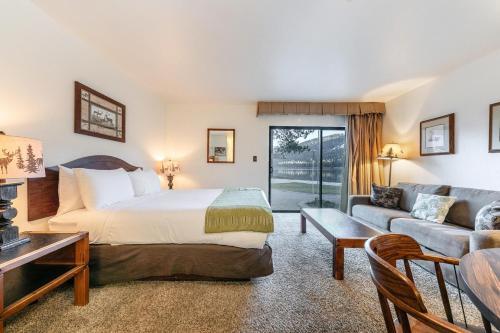 Truckee House | Quiant Studio w/Lake View #144 at Donner Lake Village
