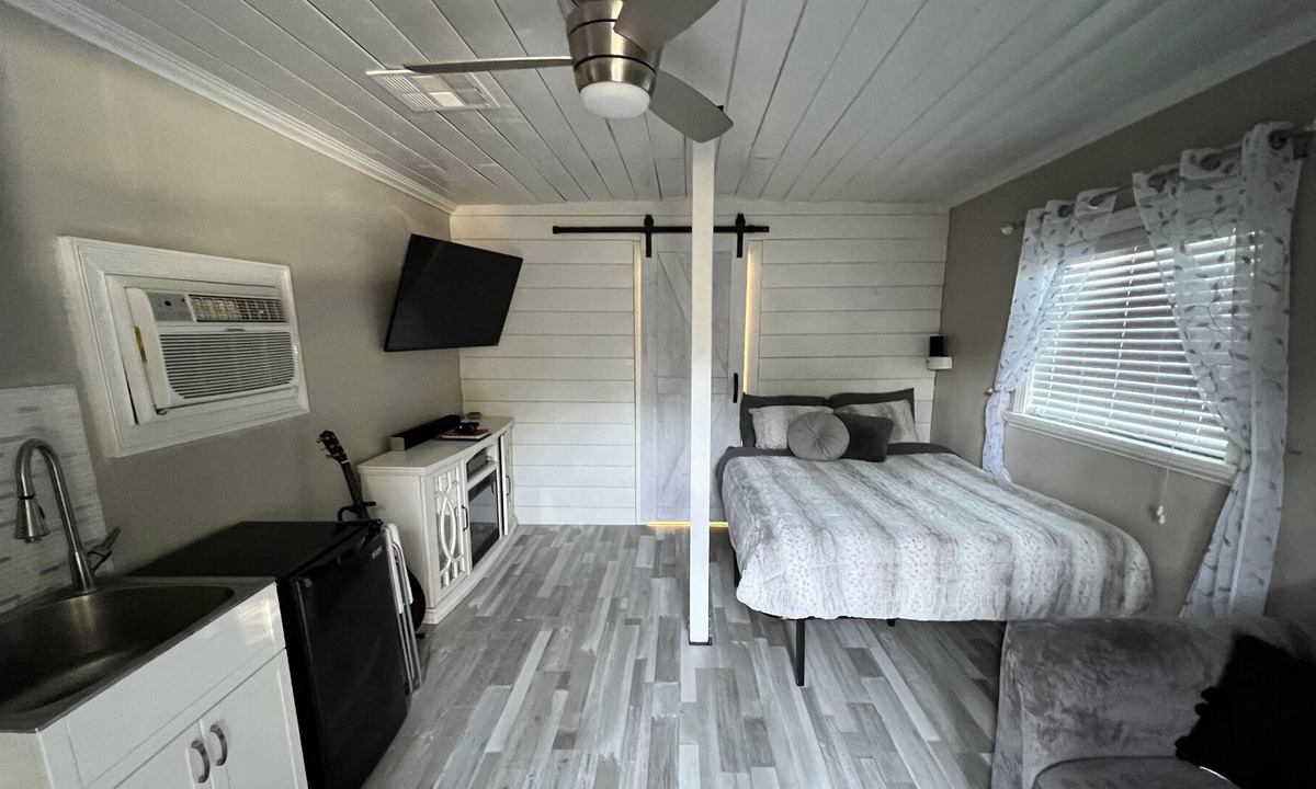 Banning Cabin | Quiet rural studio
