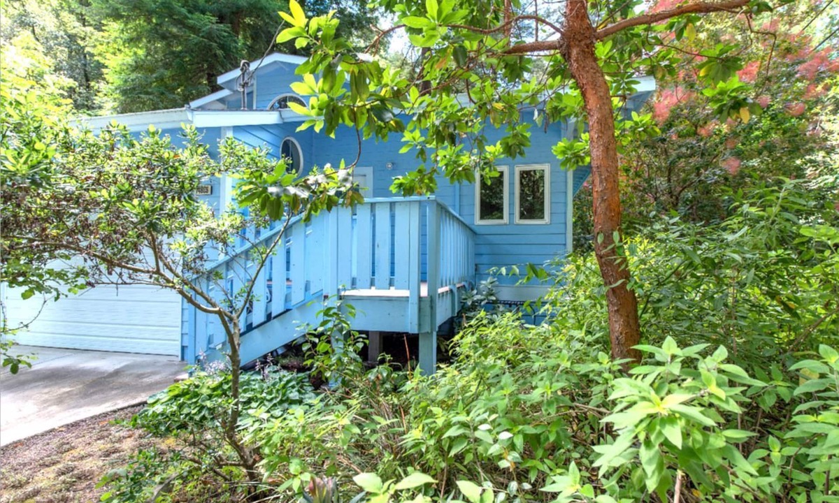 Cazadero Cabin | Quirky Pet-Friendly Cabin Rental Perfect for Glamping in Northern California