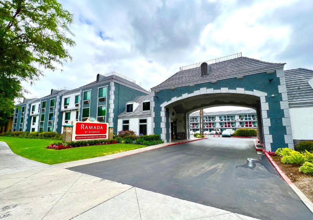 Anaheim Resort Hotel | Ramada by Wyndham Anaheim Convention Center