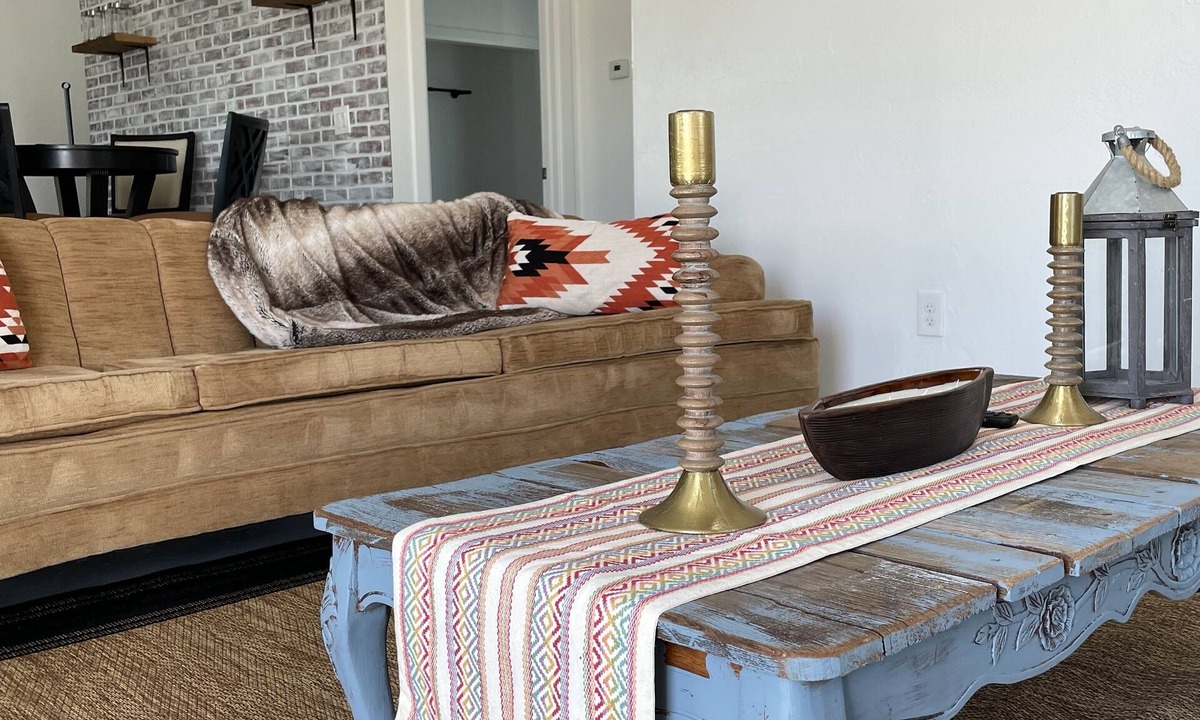 Dinuba House | Ranch Style GuestHouse w Pool Access Close to NAT’L PARKS