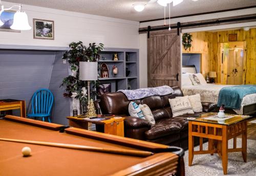 Oakhurst Apartment | Red Barn Haven-Your romantic getaway to Yosemite