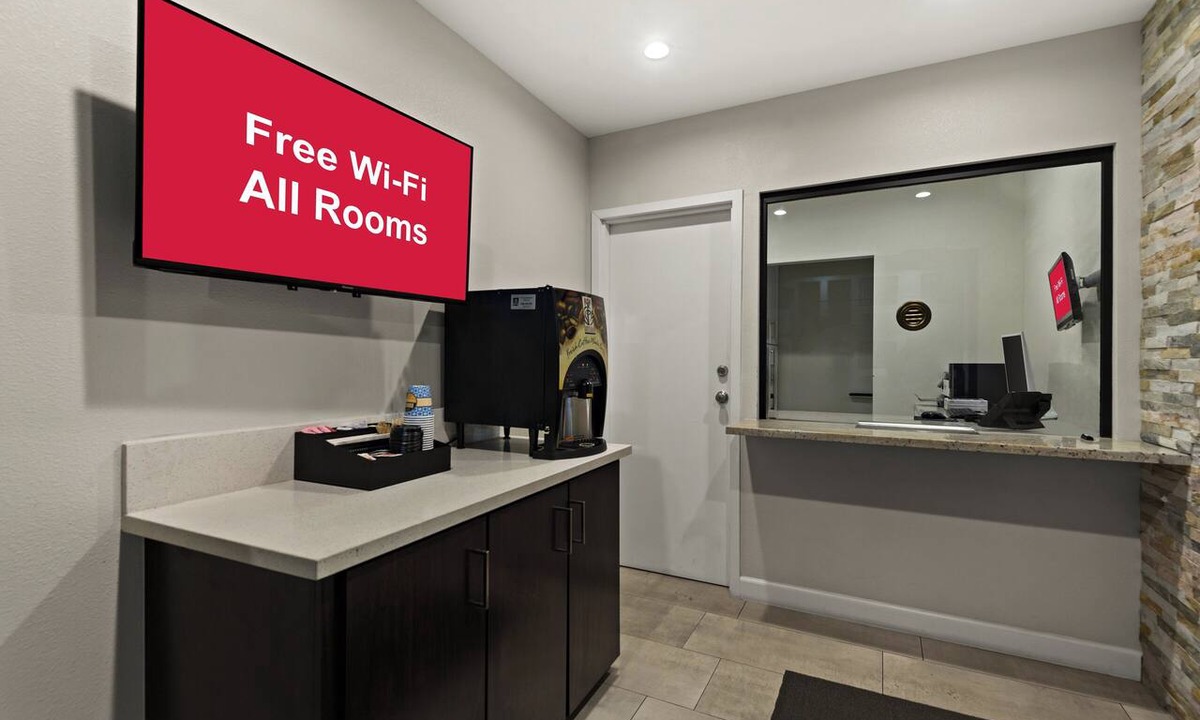 Harbor Hotel | Red Roof Inn Los Angeles - Wilmington, CA