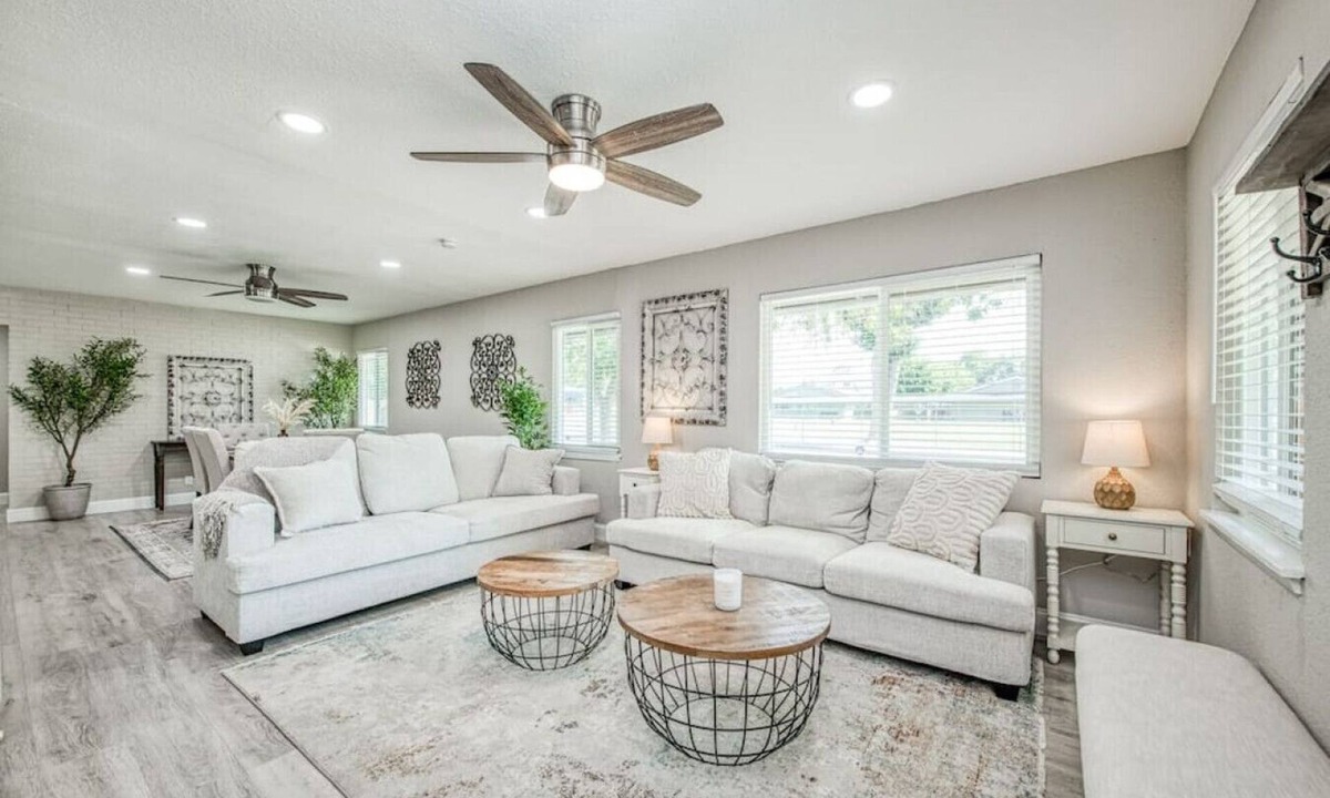 Raisin House | Relax and Play | Near Zoo and Yosemite