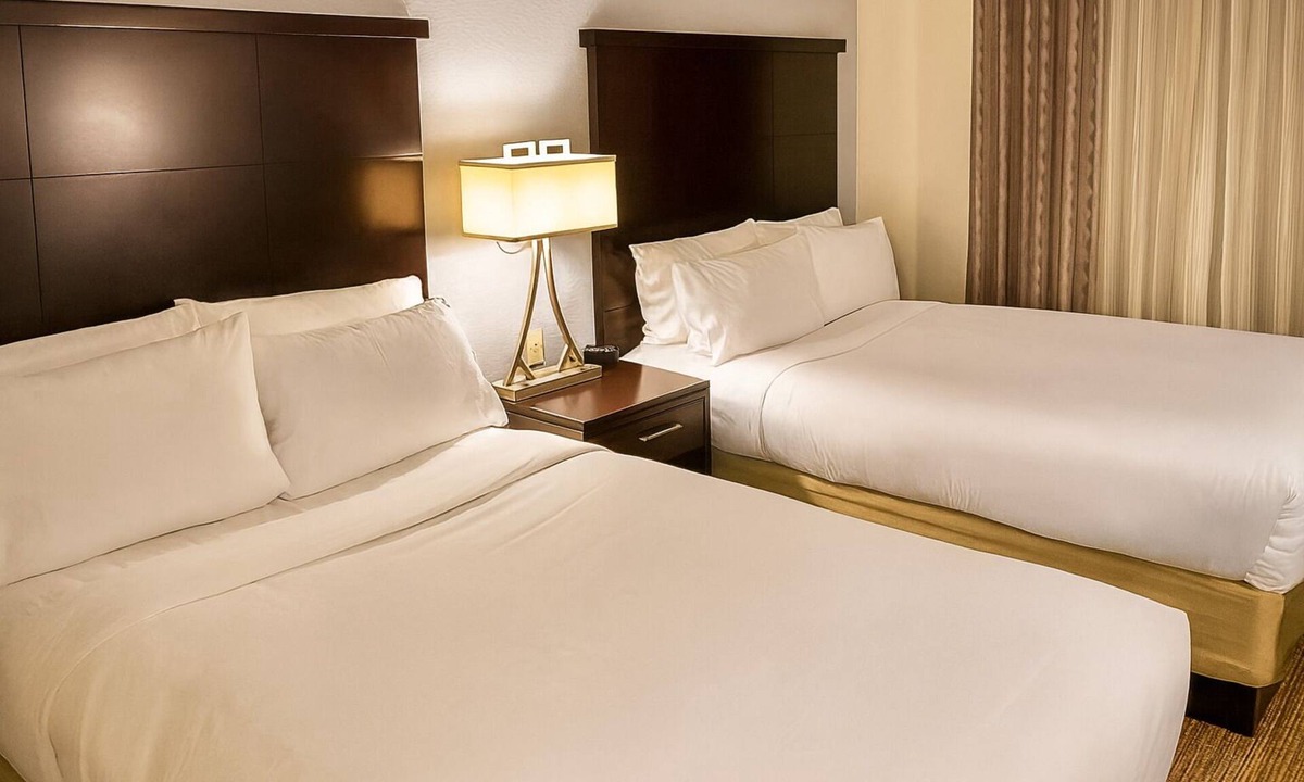San Bruno Hotel | Relax and Recharge! Pet-Friendly Property, Free Breakfast, Parking
