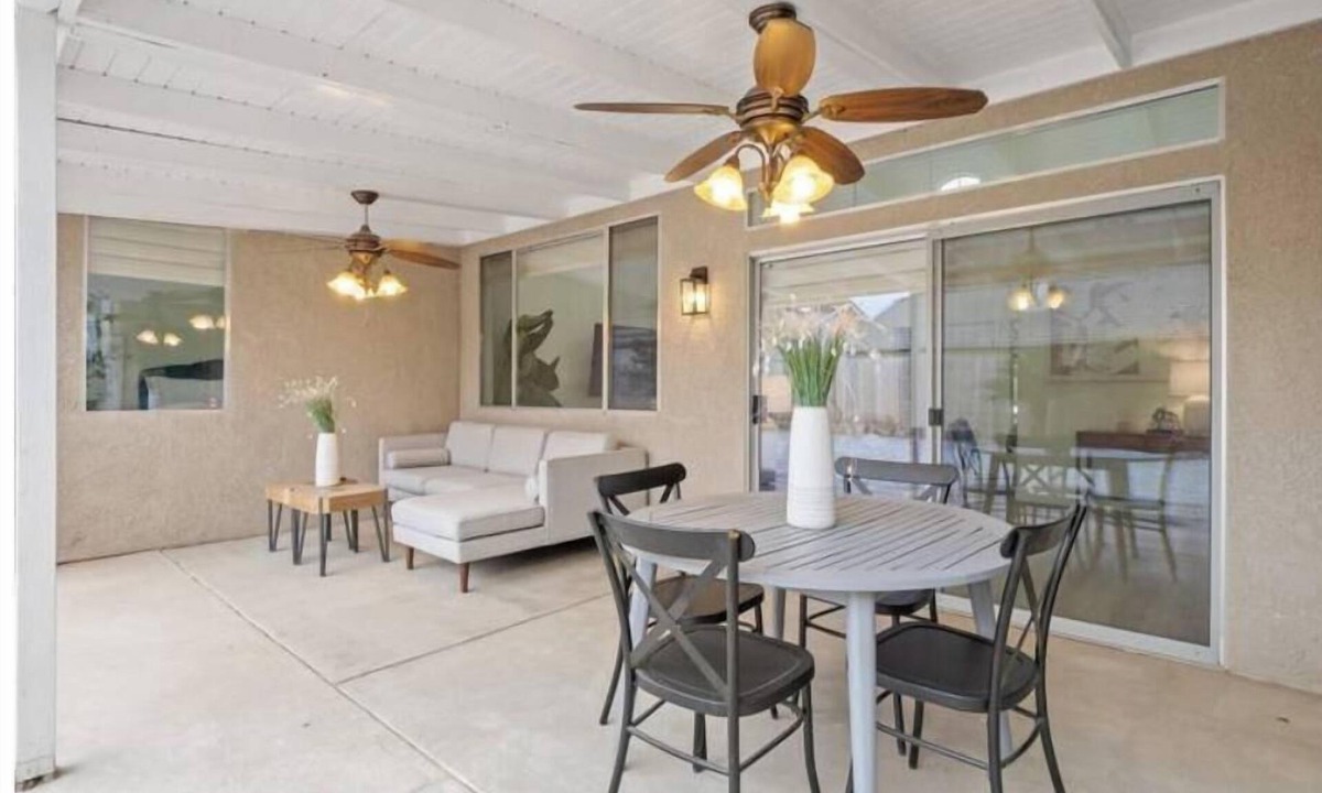 Fresno House | Relax & Re-leaf in Modern Comfort