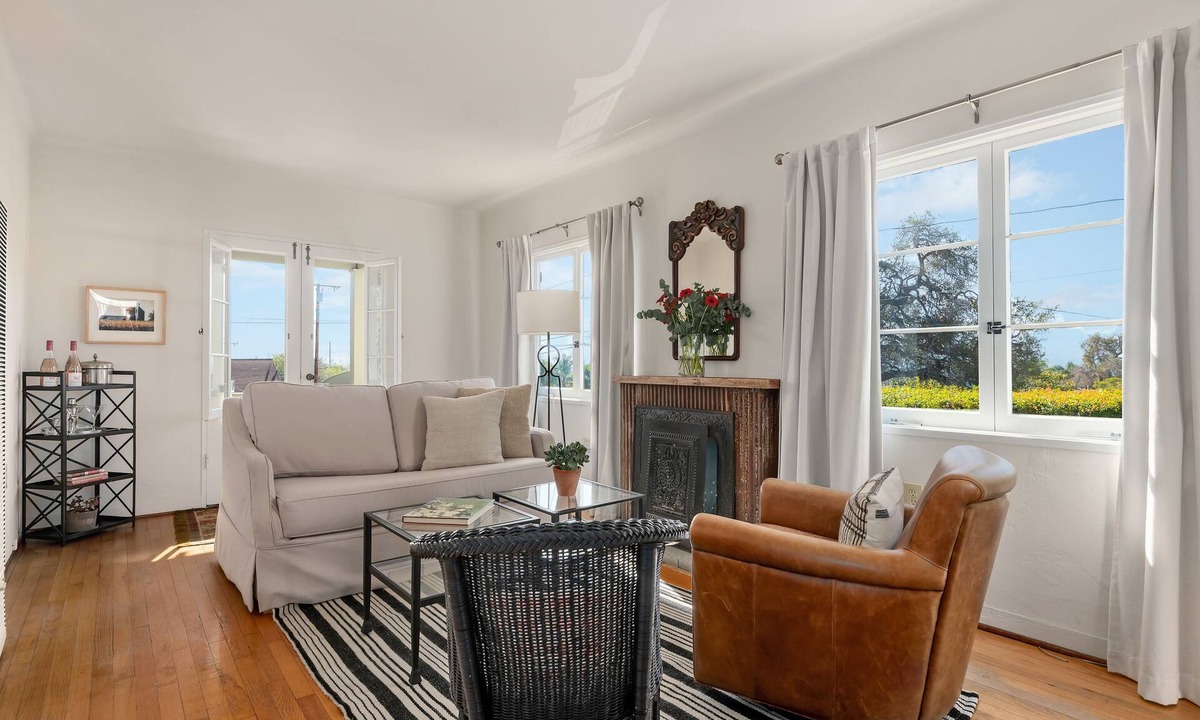 Milpas Cottage | Relaxing and Cozy Cottage with Hot Tub and Balcony!