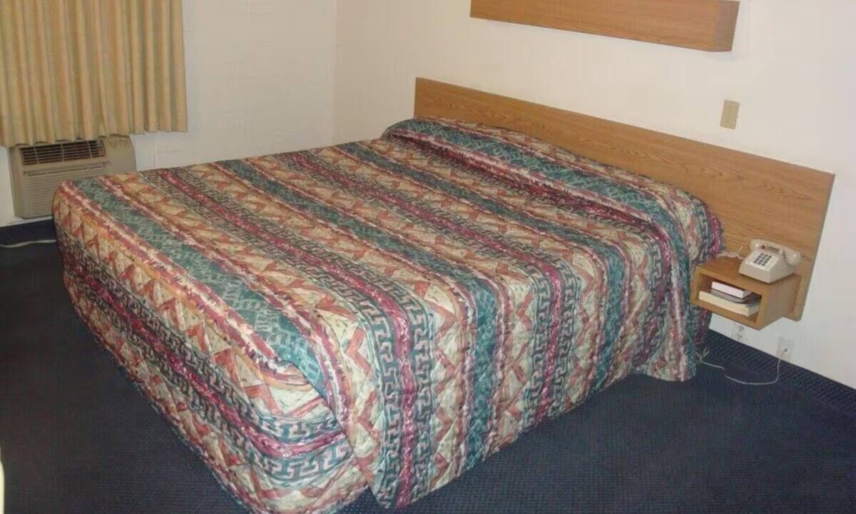 Lake Havasu City Hotel | Relaxing Escape Close to Windsor Beach & London Bridge, w/Free Parking