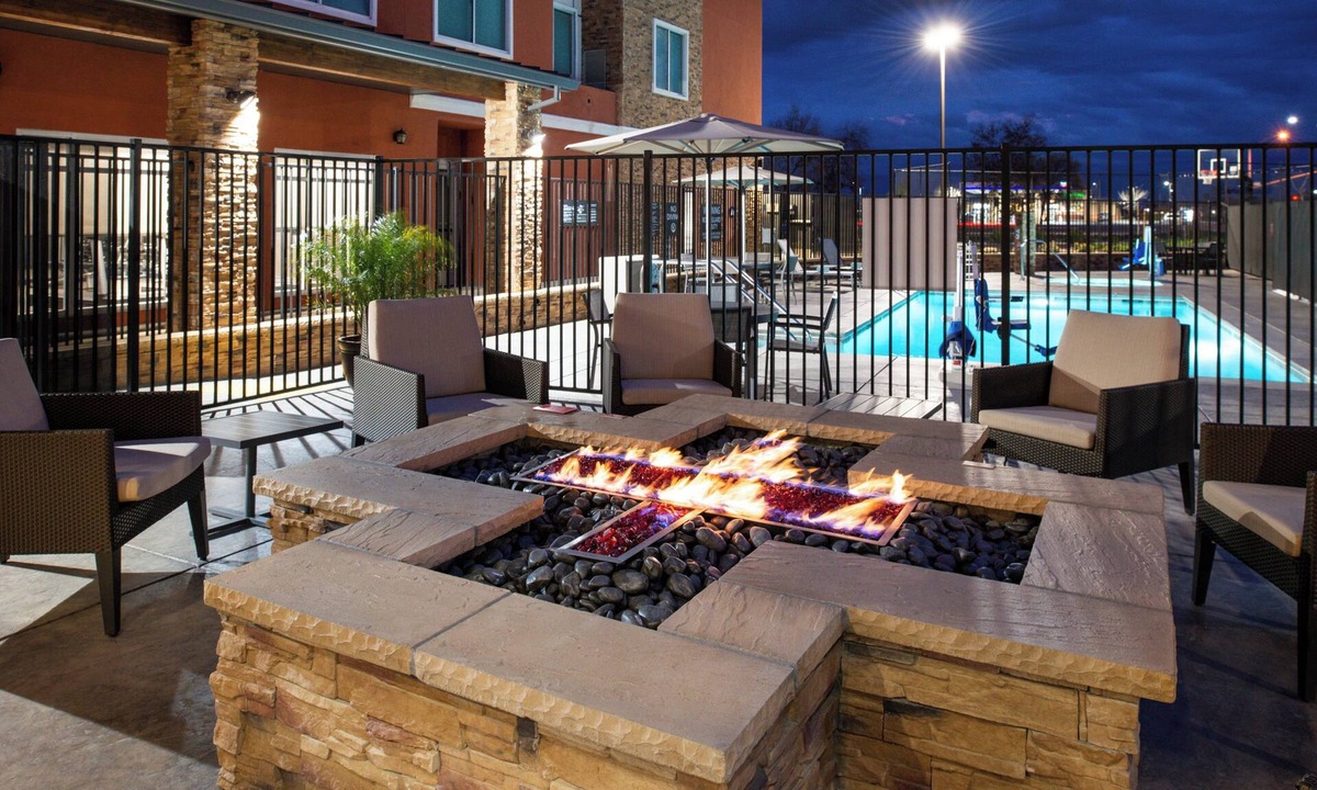 Visalia Hotel | Residence Inn by Marriott Visalia