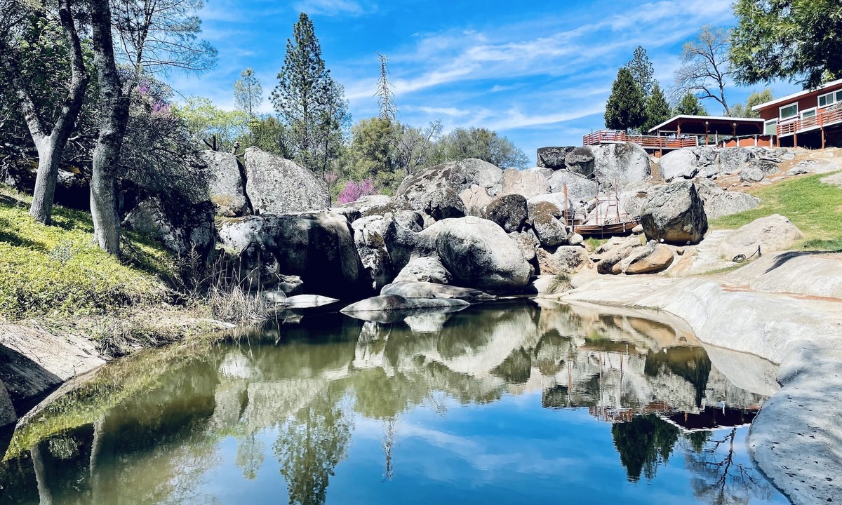 Mariposa House | RESORT FEEL ! POOL, WATERFALL, POND, TREEHOUSE, PIRATE SHIP, HIKING TRAILS