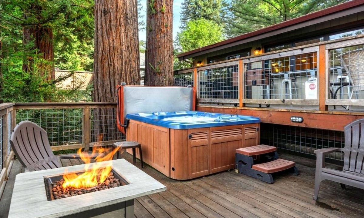 Guerneville House | Riverfront Playcation! Dock~Hot Tub~Game Room~Dogs OK–Lily Pad
