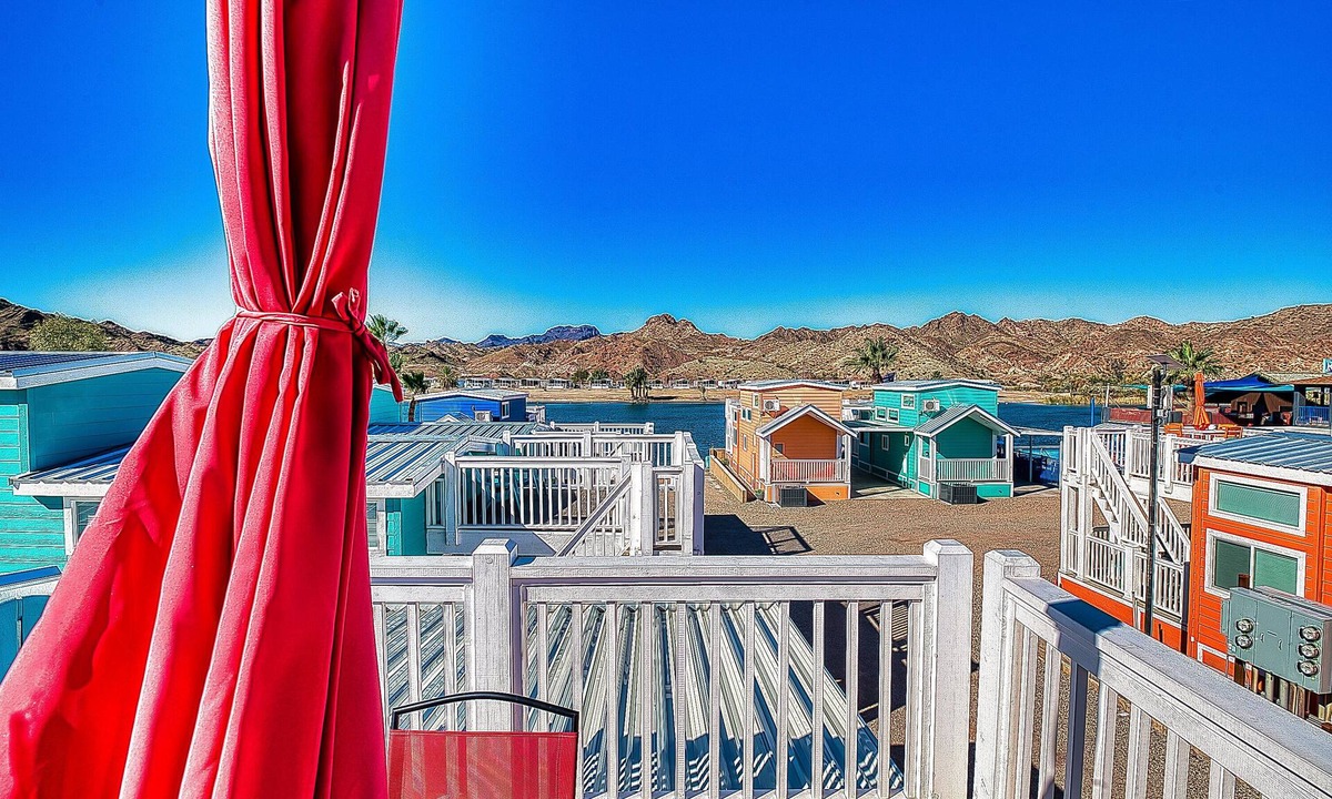 Parker Strip House | Rockstar | Private Hot Tub | Deluxe River views at Roadrunner Resort