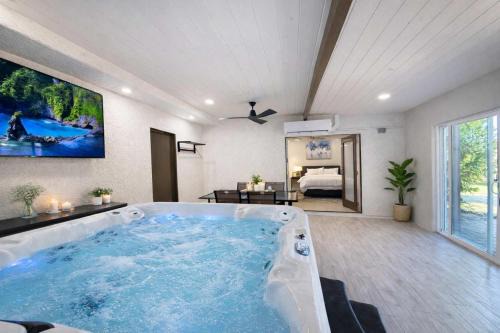 Lake Havasu City Villa | Romantic Retreat - Cozy Villa - Private Hot Tub